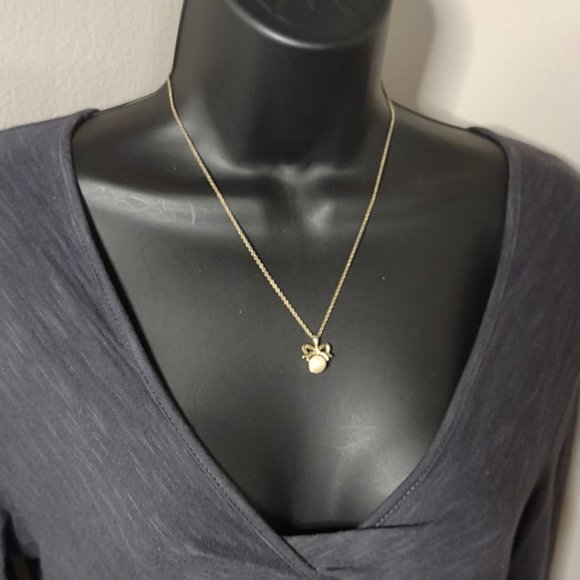 Gold Tone Bow And Faux Pearl Pendant Necklace 18 Inches Long - Picture 12 of 12